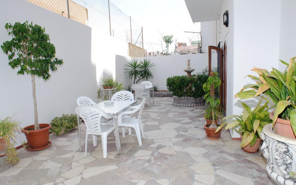 Hostal Montana San Antonio  Ngoại thất bức ảnh