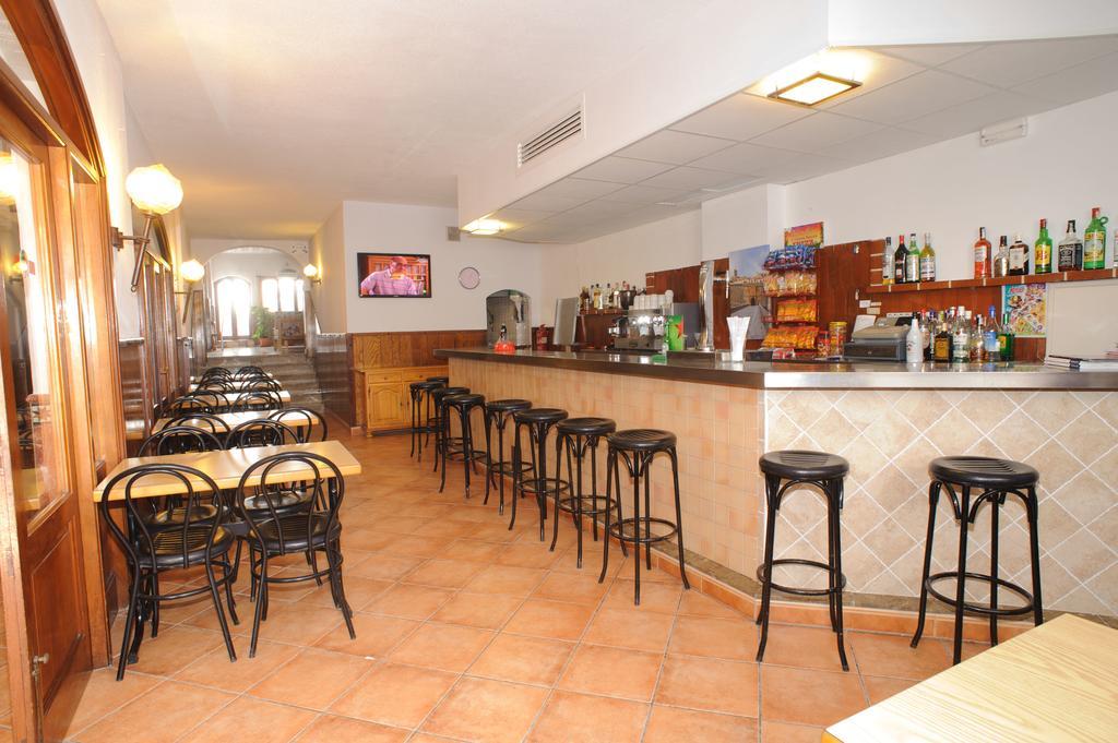 Hostal Montana San Antonio  Ngoại thất bức ảnh